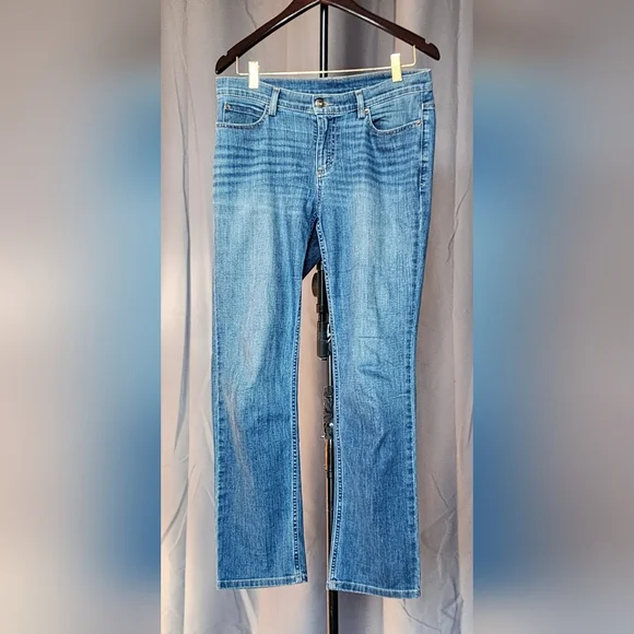 Duluth Trading Co Women's Straight Leg Blue Jeans - Picture 2 of 4